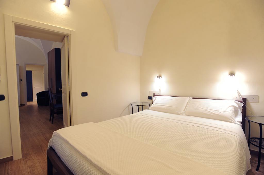 Negramaro Suite B&B เลชเช ภายนอก รูปภาพ