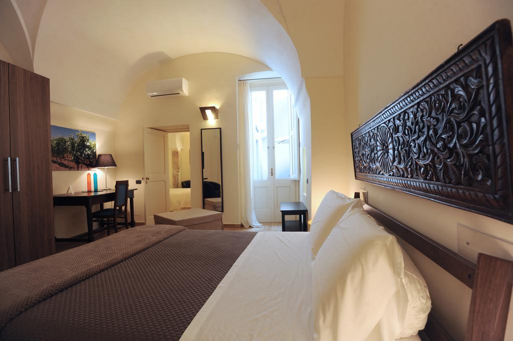 Negramaro Suite B&B เลชเช ห้อง รูปภาพ